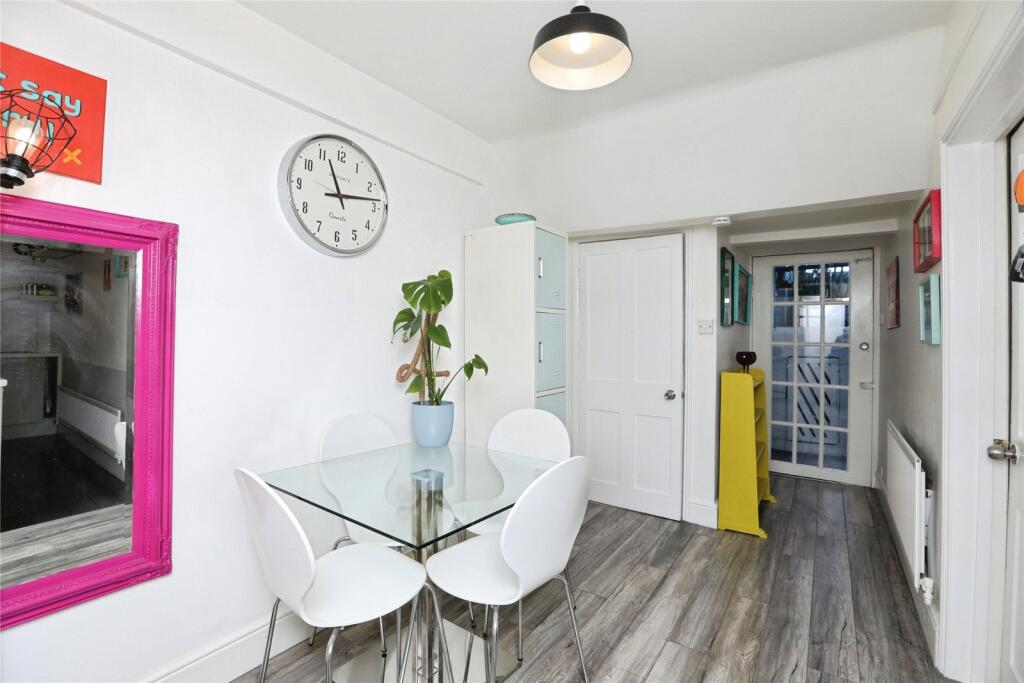 Apartment in Maidstone, Kent - More