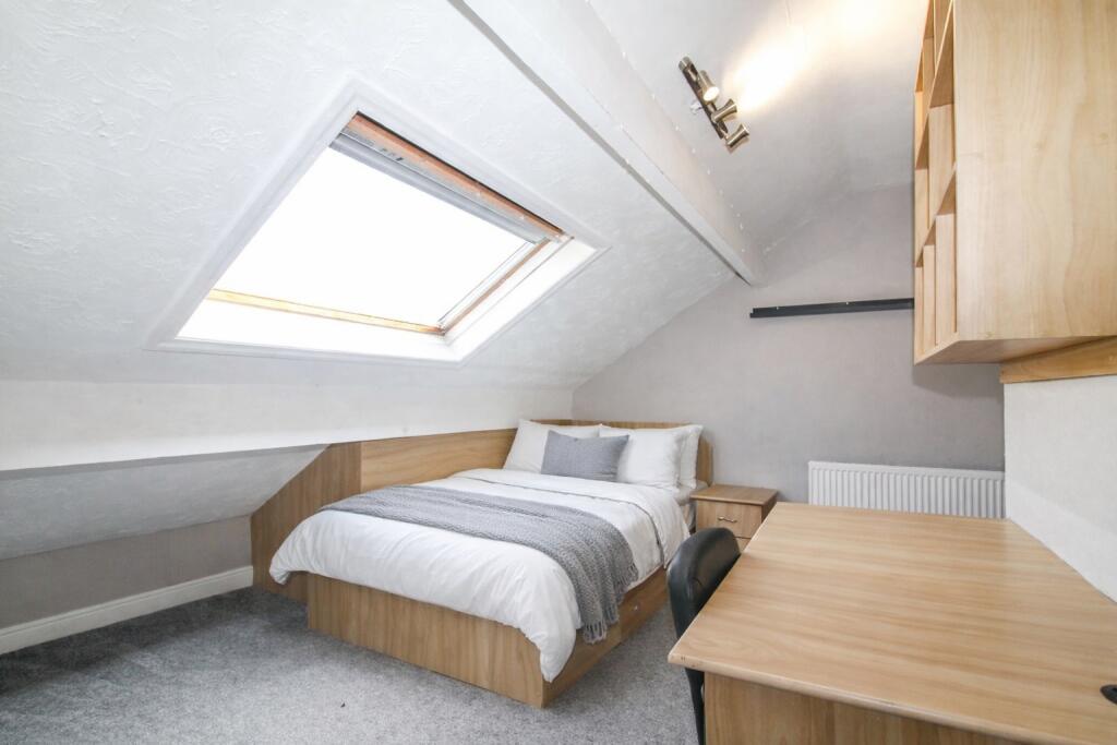6 bedroom terraced house for rent
