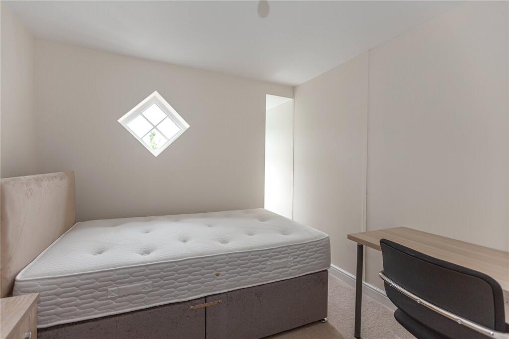 6 bedroom semi-detached house for rent