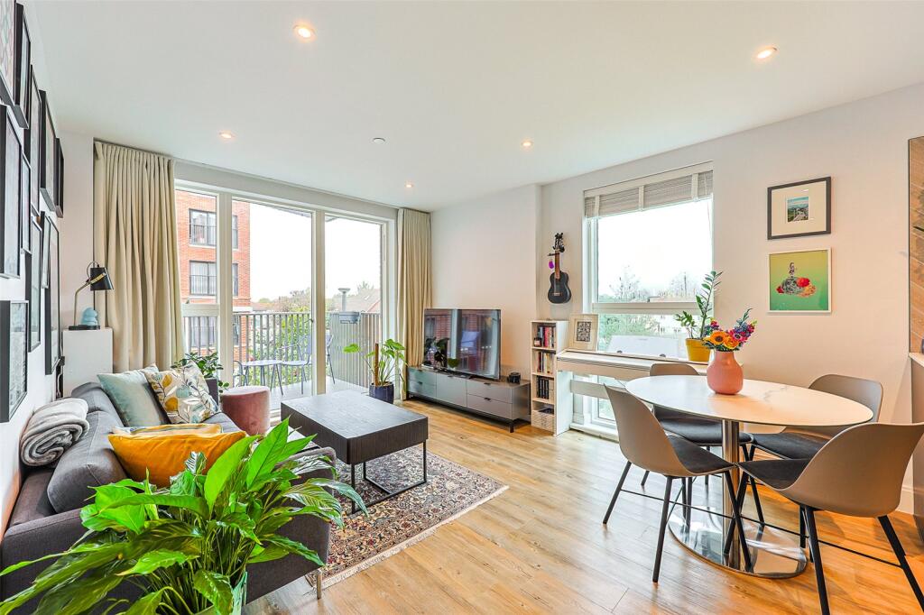 Main image of property: Memorial Avenue, Slough, Berkshire, SL1