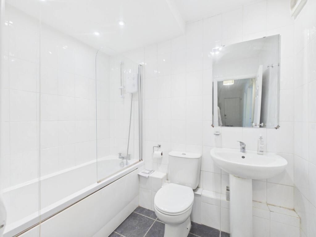 Apartment in Slough, Chalvey - View 5