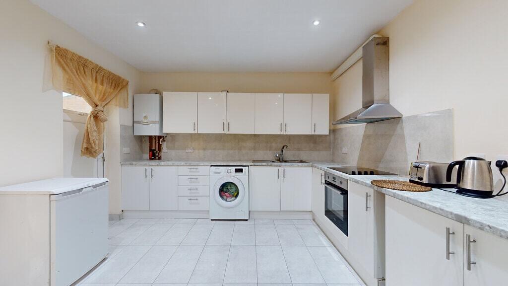 House in London - View 4