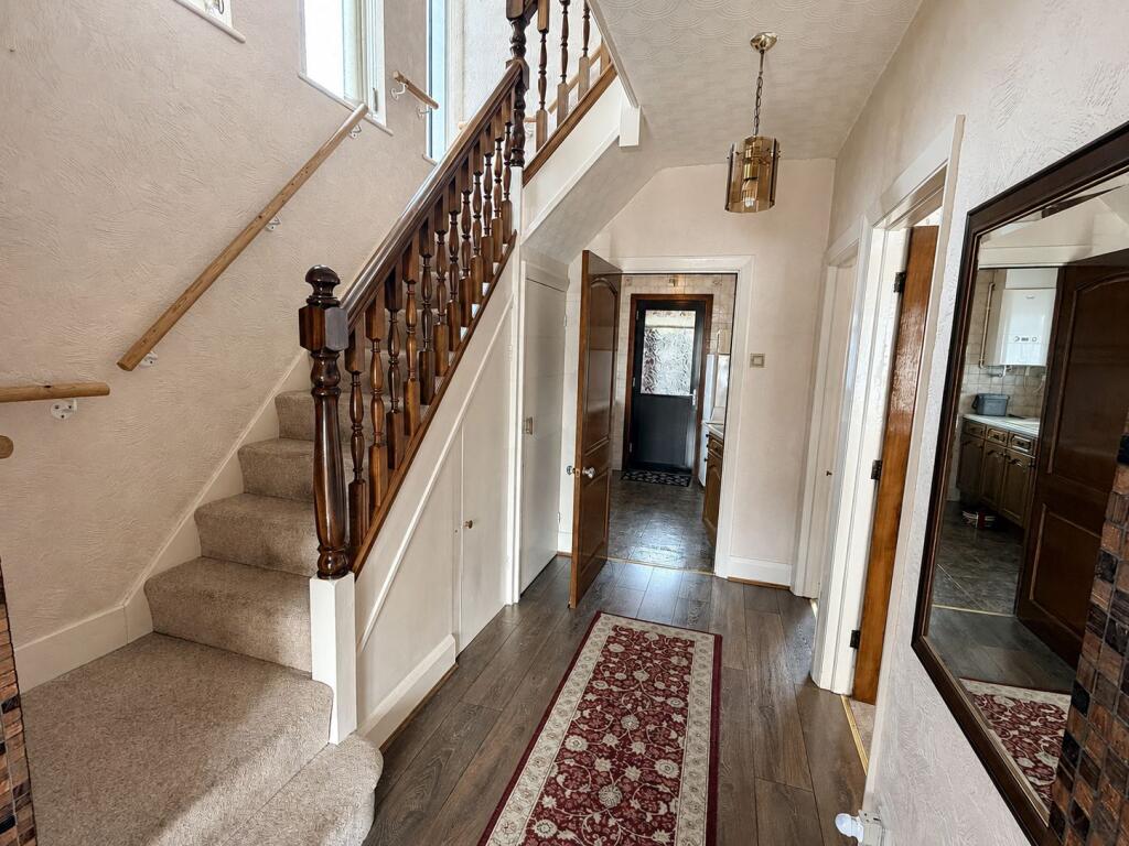 House in Romford - More