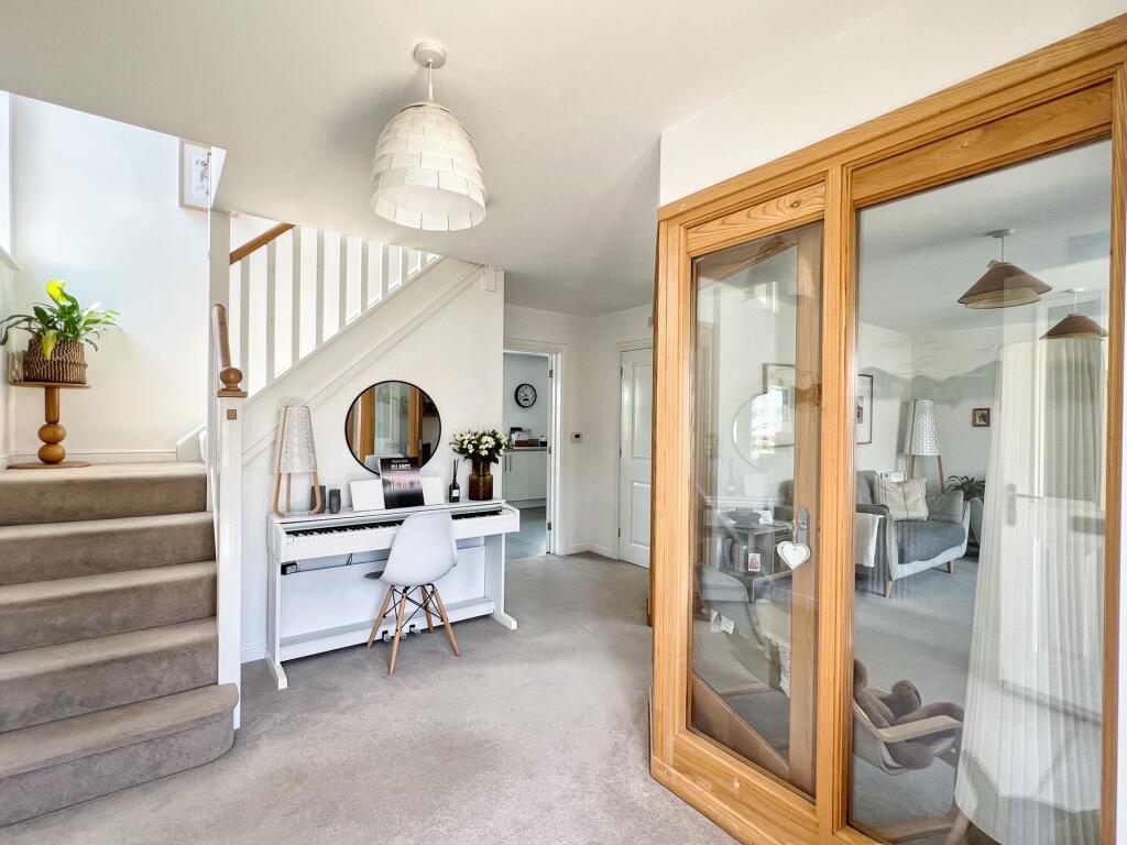 Clos Yr Eryr, Bridgend, CF35 photo 2