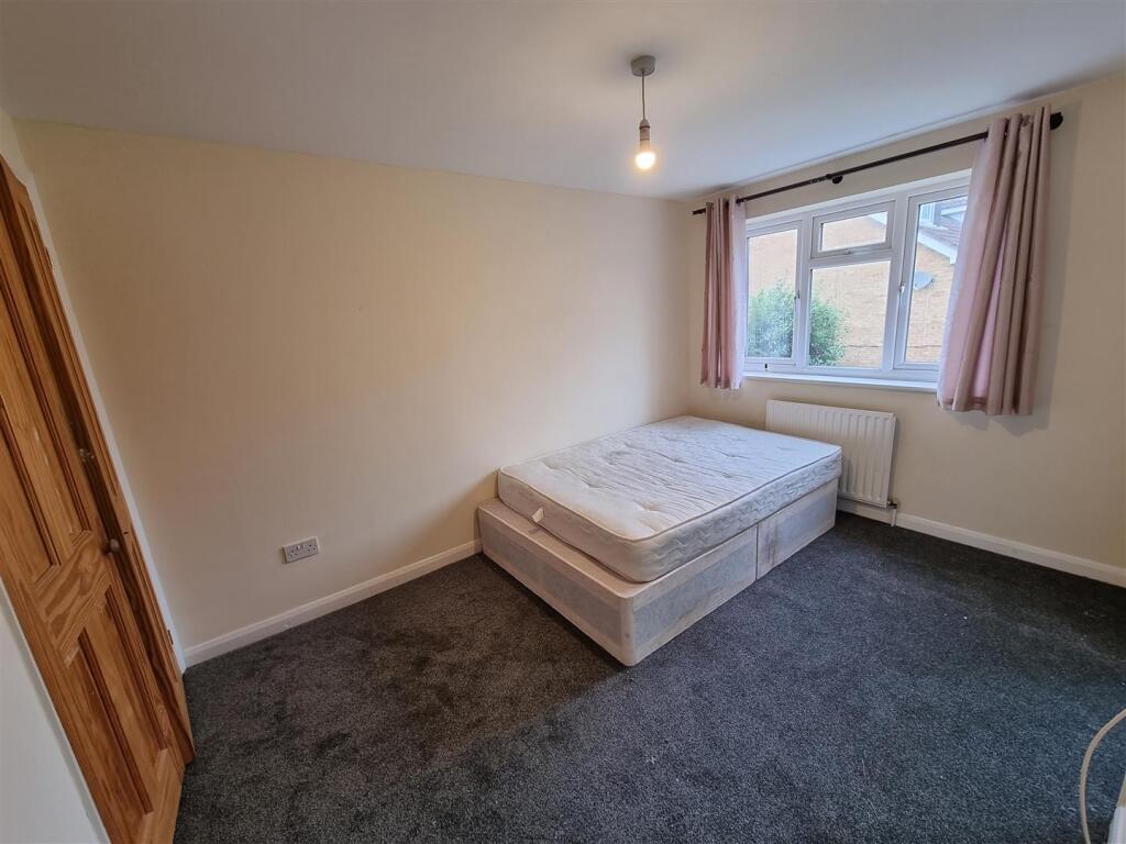 House in Croydon - View 5