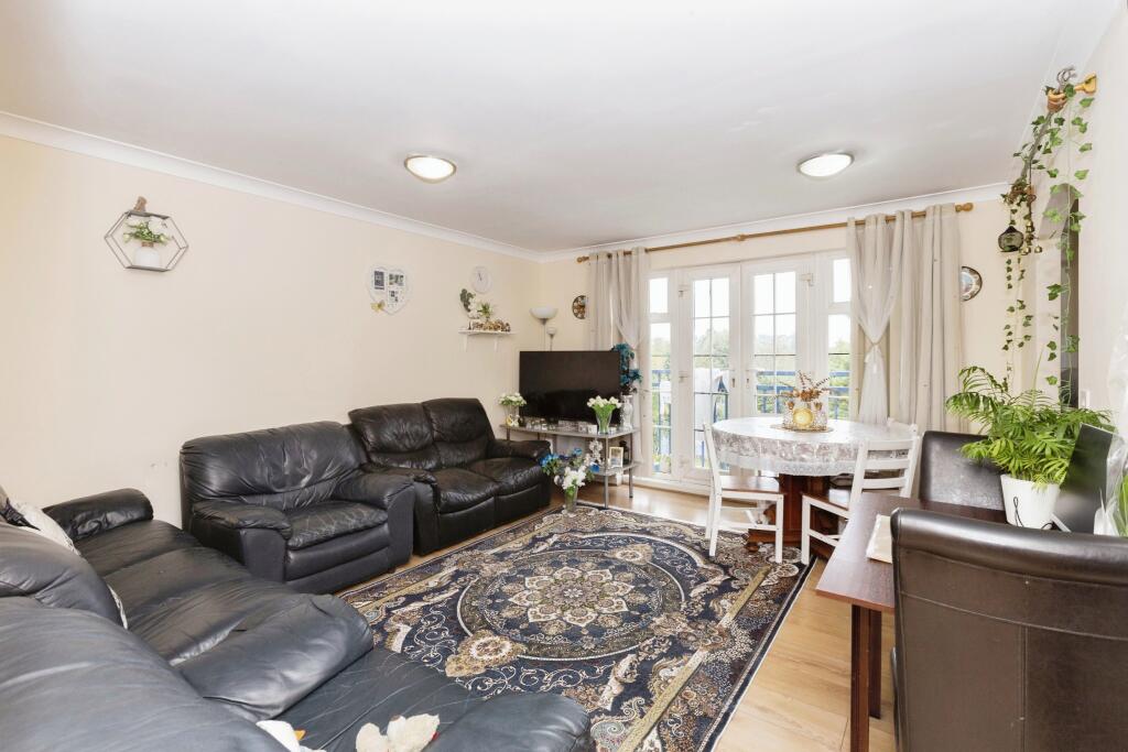 Queensberry Place, London, E12 photo 2