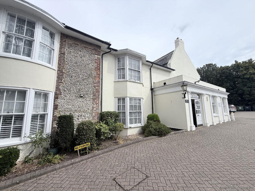 Apartment in Littlehampton, Hampton Park - More