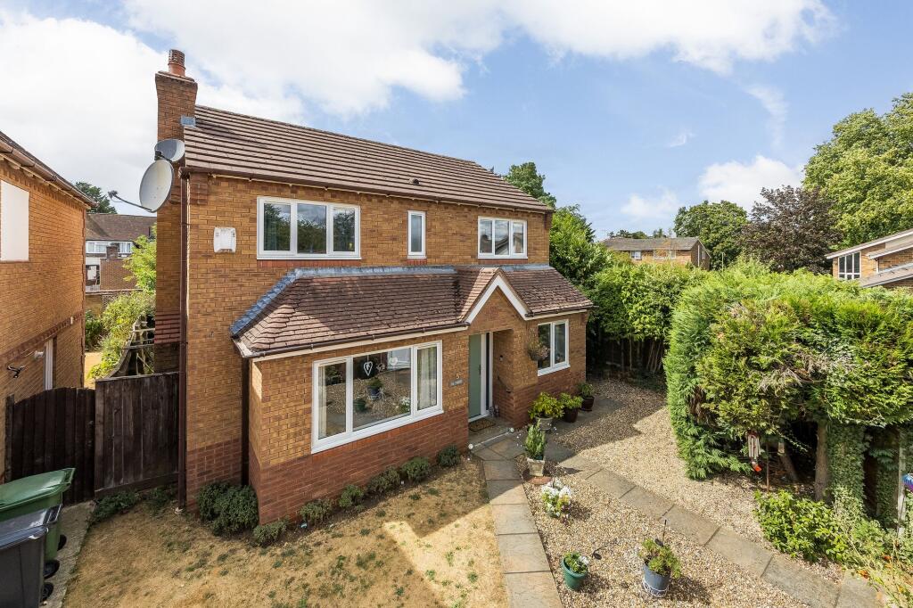 Main image of property: Harwell Close, Abingdon, OX14