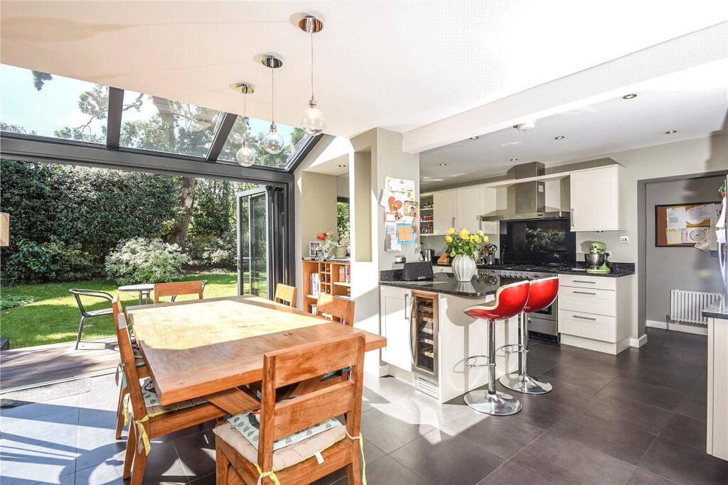 House in Wokingham - View 4