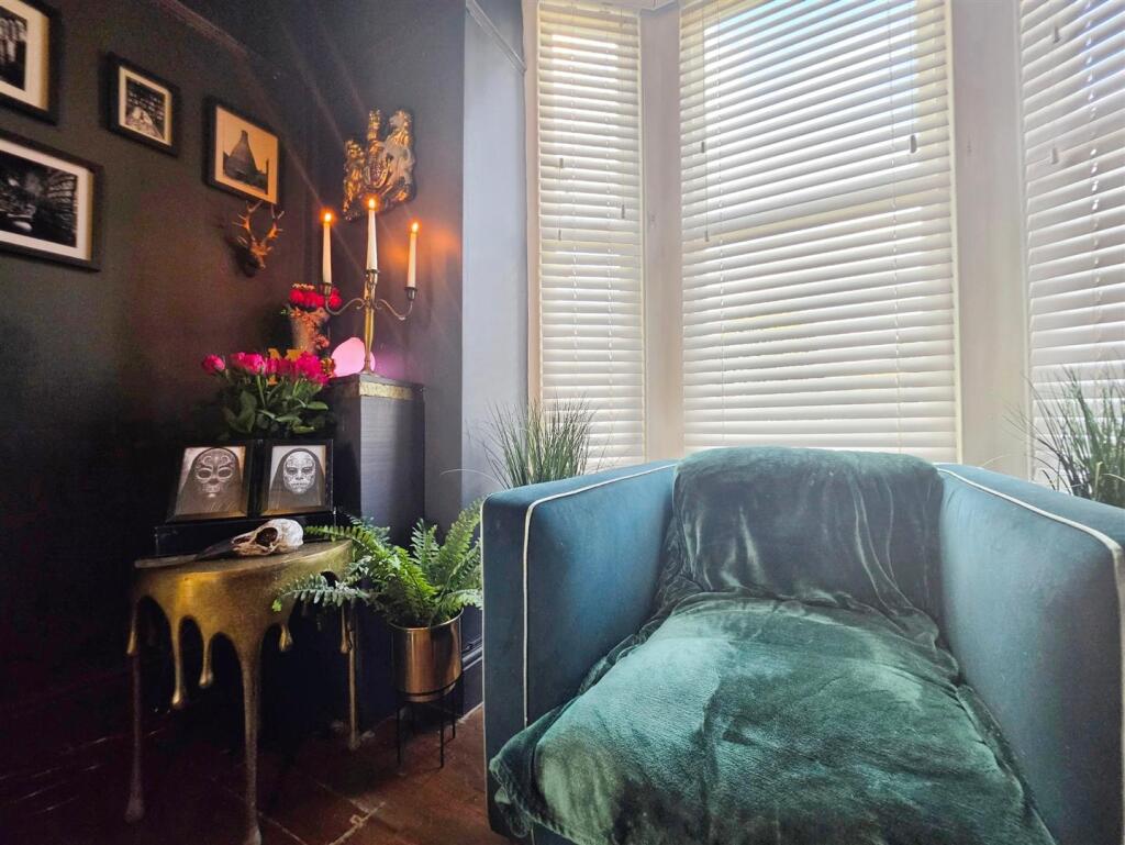 House in Stoke-on-Trent - More