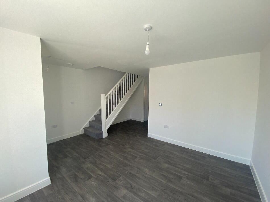 2-bed semi-detached on Chaulden Meadows, Oldhill Road, Hemel Hempstead, £220,000