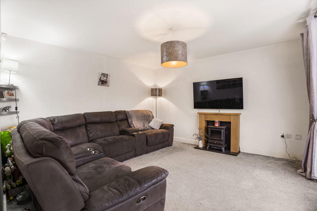 Planets Lane, Cheltenham, GL51 6GR photo 3