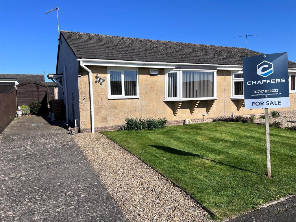 Main image of property: Arun Close, Gillingham