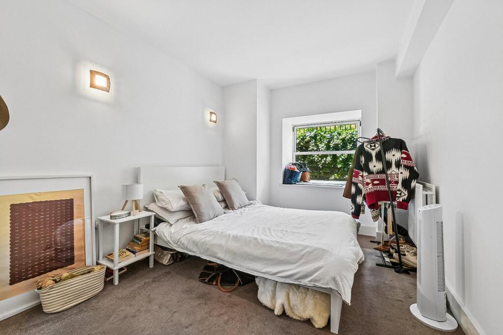Apartment in London - More