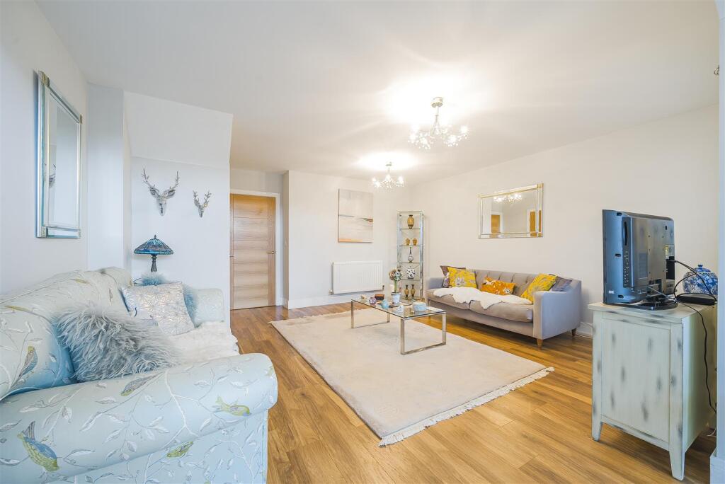Sonning Crescent, North Bersted photo 4