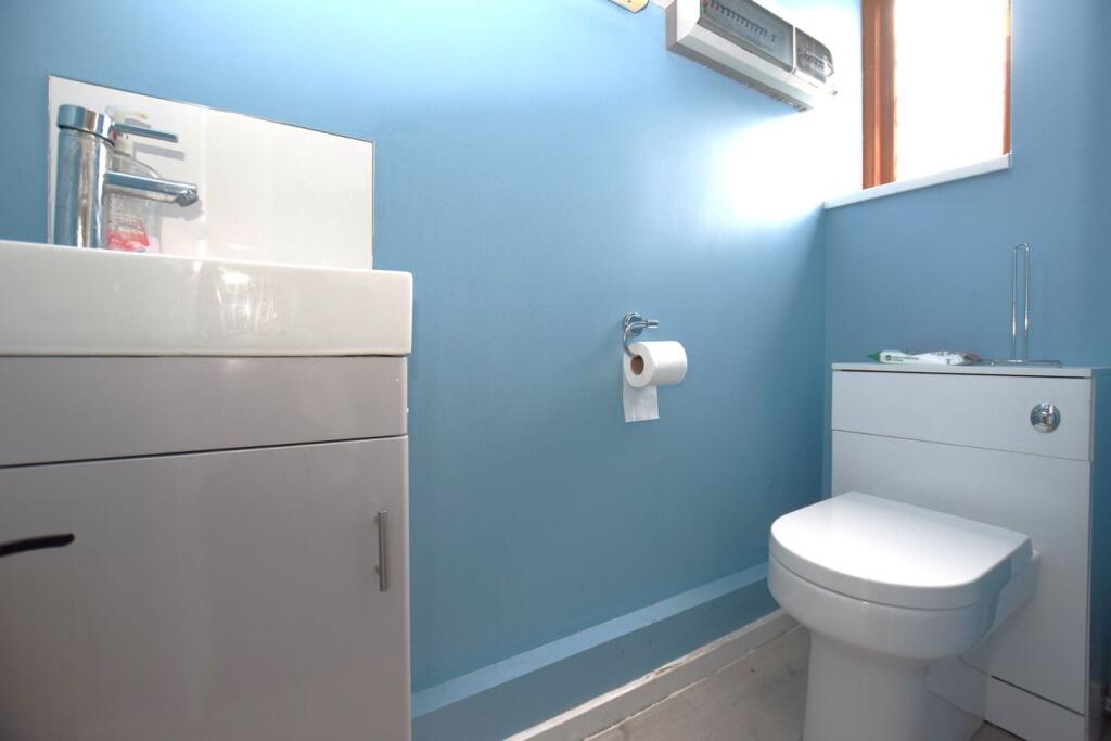 House in Basildon, Laindon Cross, Steeple View - View 5