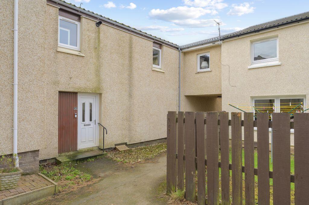 2-bed terraced on 33 Meldrum Court, Dunfermline, KY11 4XR, £139,950