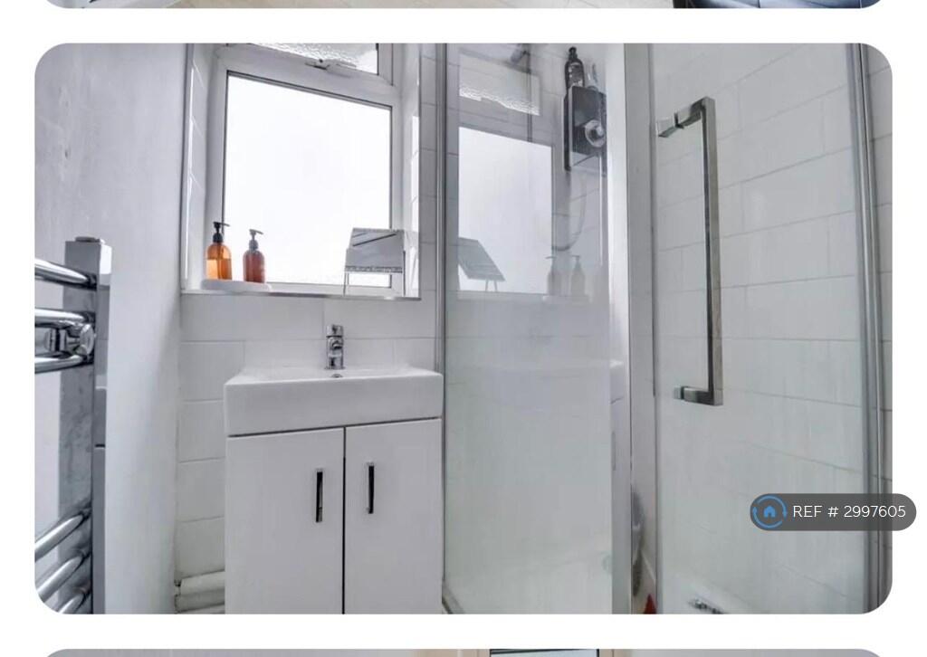 Main image of property: Tinshill Mount, Leeds, LS16