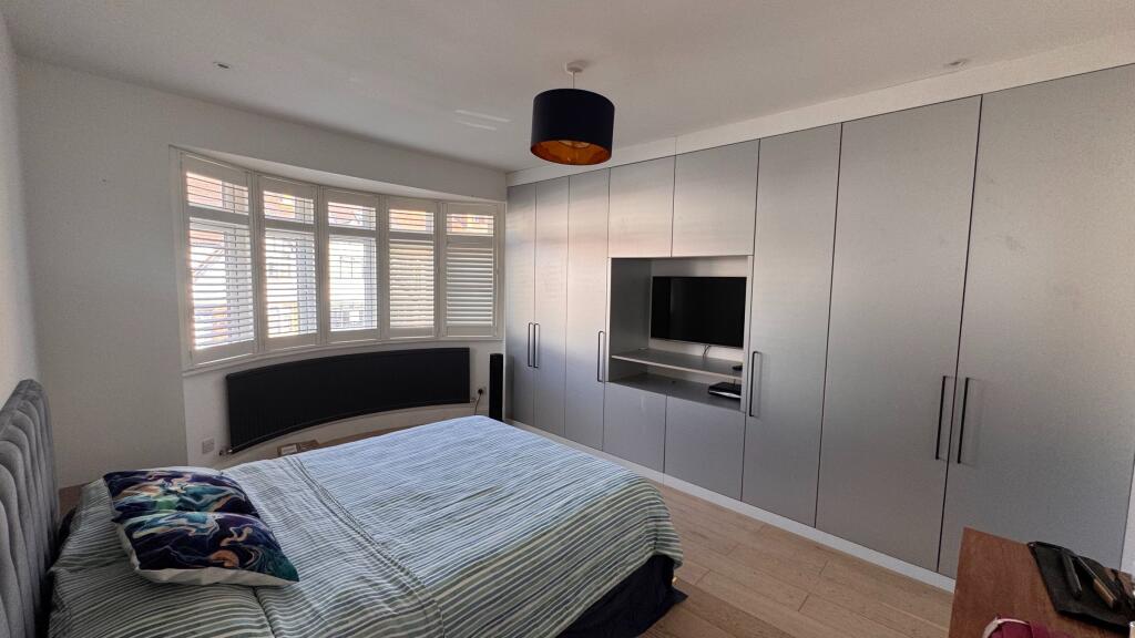 4 bedroom semi-detached house for rent