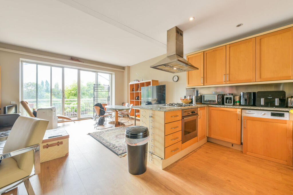 Main image of property: Regatta Point, Brentford, TW8