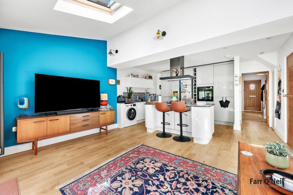 House in Epping Forest, Buckhurst Hill - View 2