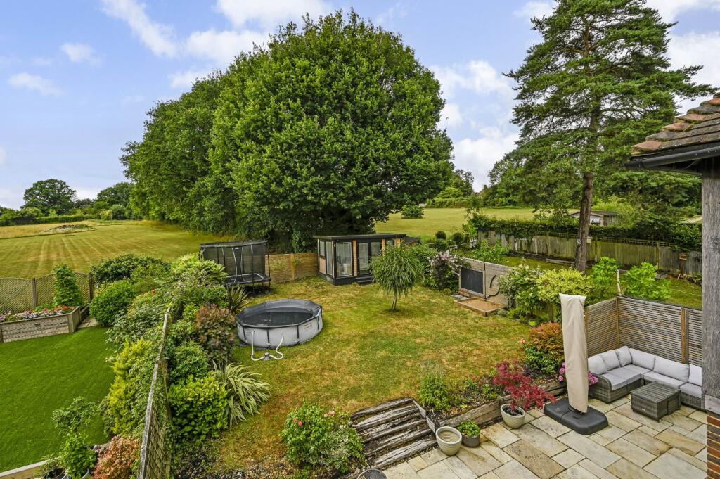 Garden Close, Woodchurch, Ashford, Kent, TN26 photo 2