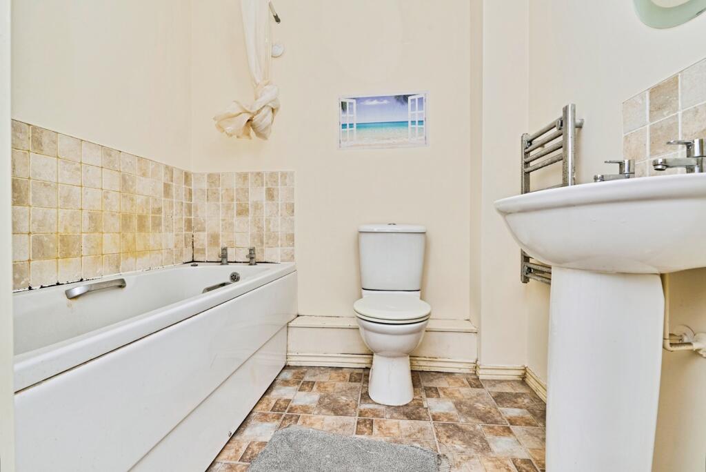 Apartment in Sandwell, West Midlands - More