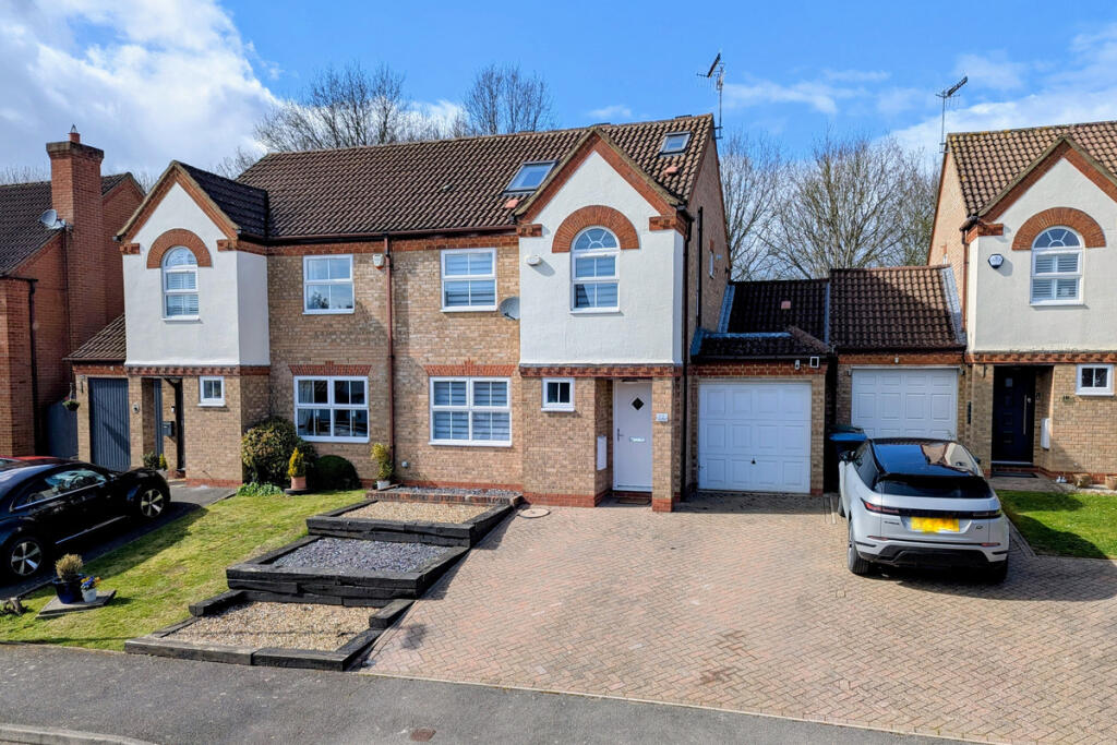 Main image of property: Larkspur Close Fields End, Hemel Hempstead, HP1