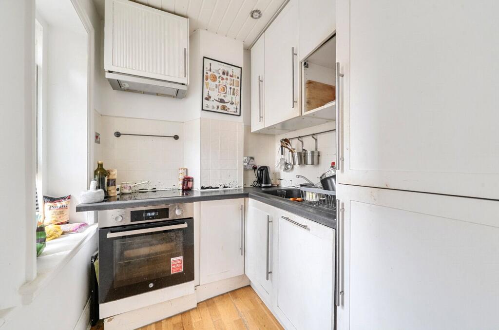 Apartment in London - View 5