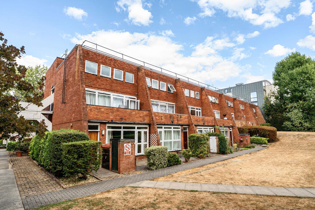 Main image of property: Woodside Park Road, London, N12