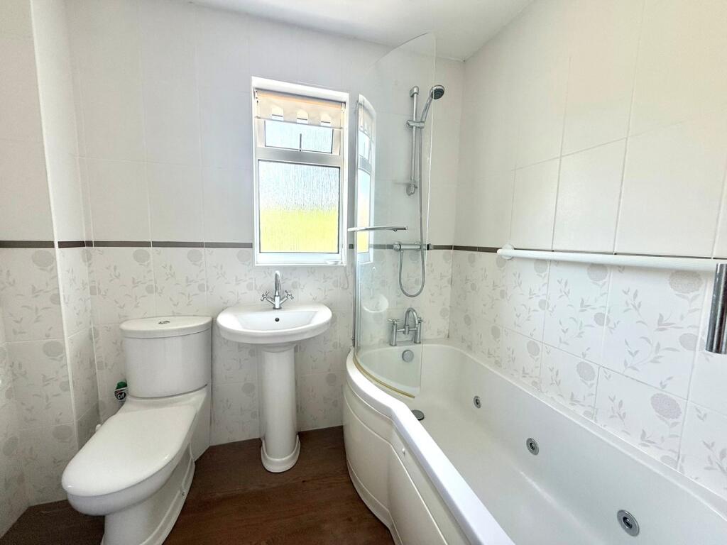 House in Binfield, Bracknell Forest - More