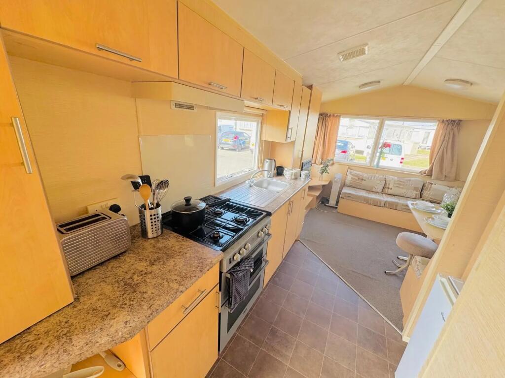 2011 Willerby Magnum, Seawick Holiday Park, St Osyth, Clacton-on-Sea, Essex, CO16 8SG - View 4