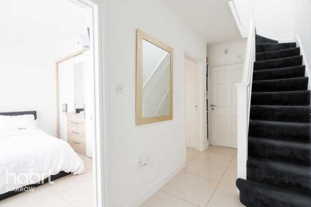 House in London, Queensbury, Kenton - View 4