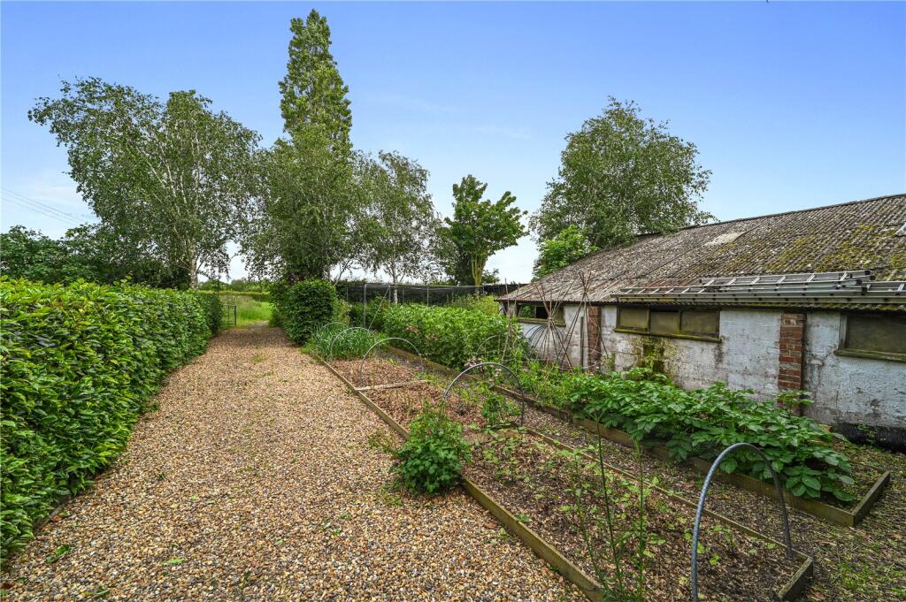 Tile Barn Lane, Lawford, Manningtree, Essex, CO11 photo 4