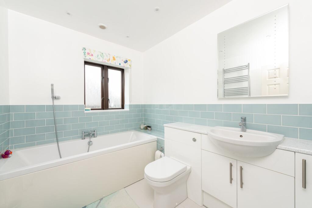 House in Hemel Hempstead - More