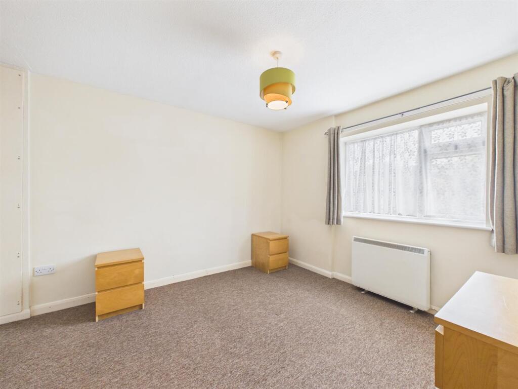 Apartment in Birmingham, Acocks Green - View 3