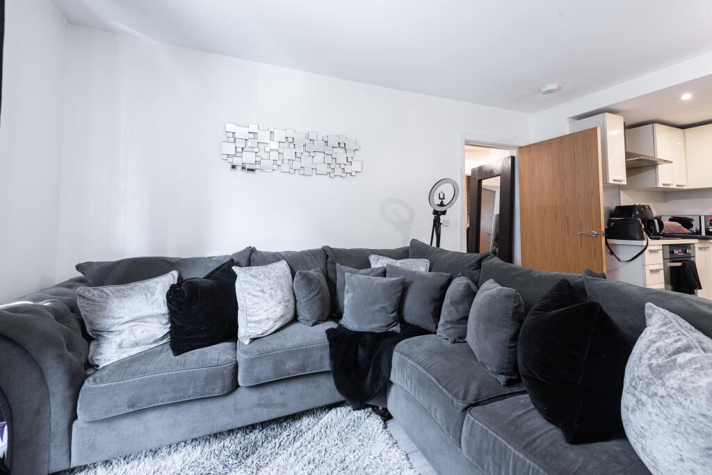 Apartment in Birmingham, Lyndon Green - View 5