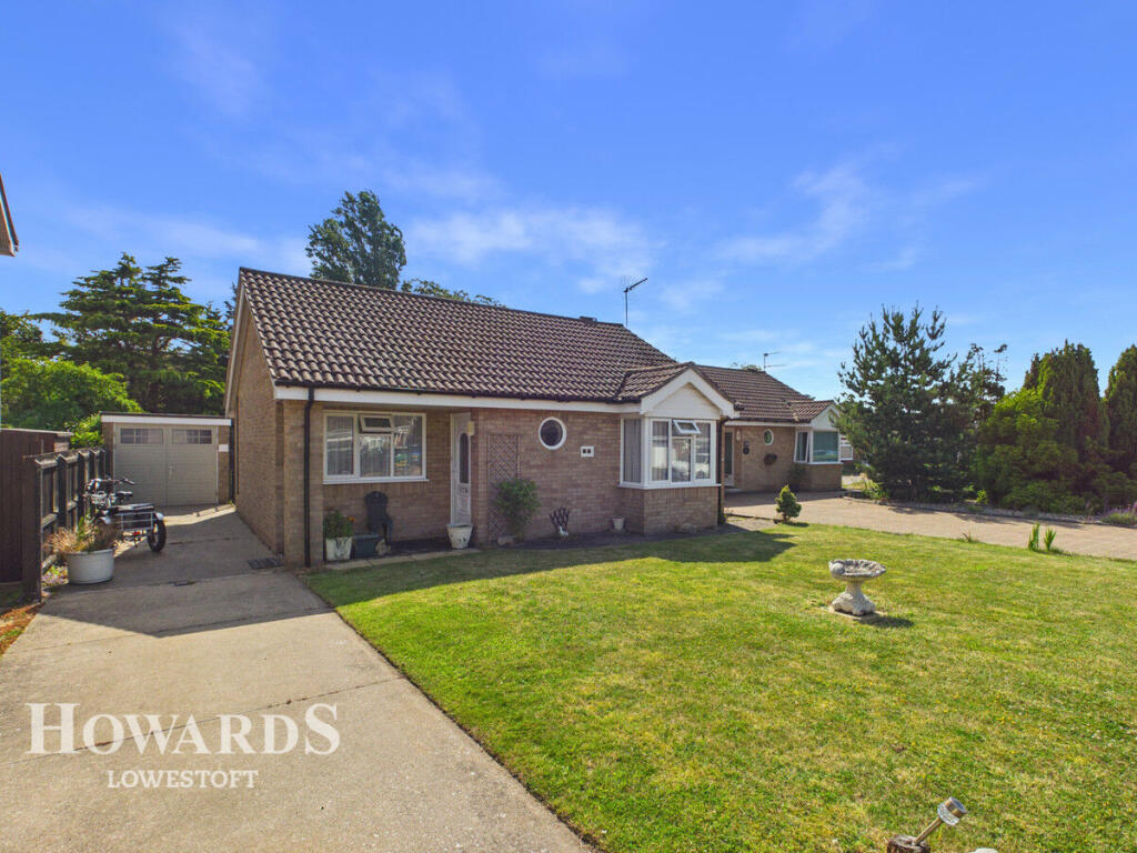 2-bed detached on Beeching Drive, Lowestoft, £280,000