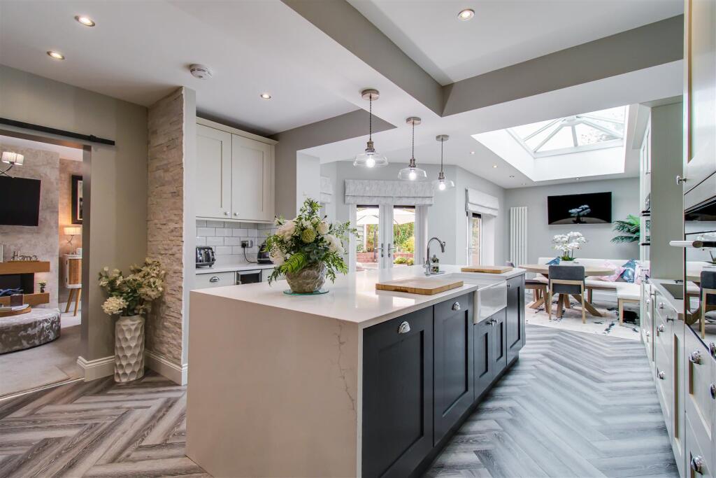 House in Wakefield, Flanshaw - View 3