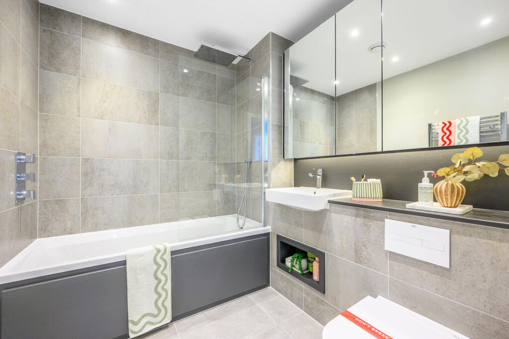 Apartment in London - More