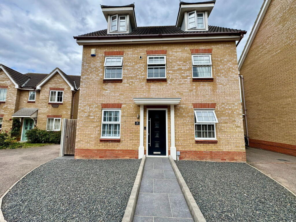 5-bed detached on Dorley Dale, Carlton Colville, Lowestoft, NR33 8US, £400,000