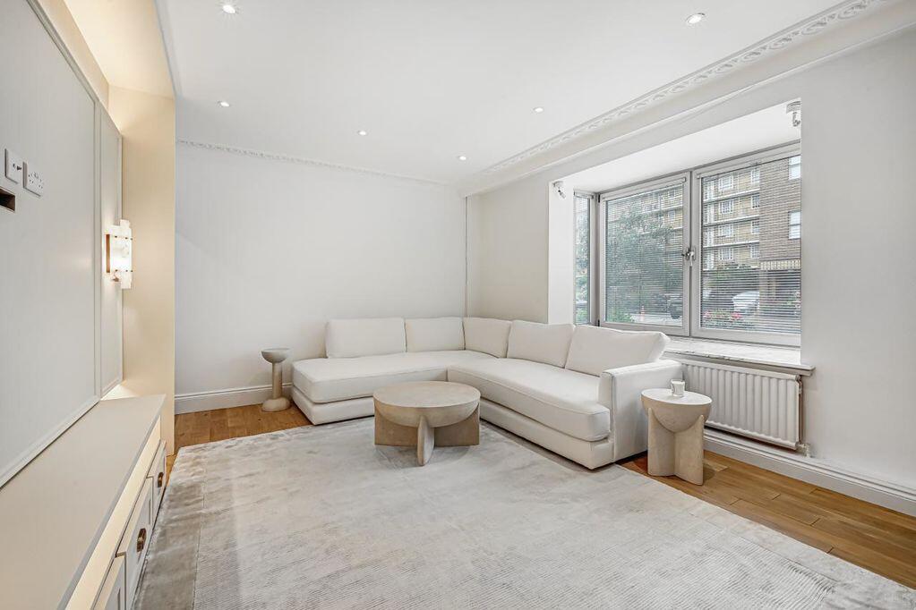 4 bedroom mews property for rent