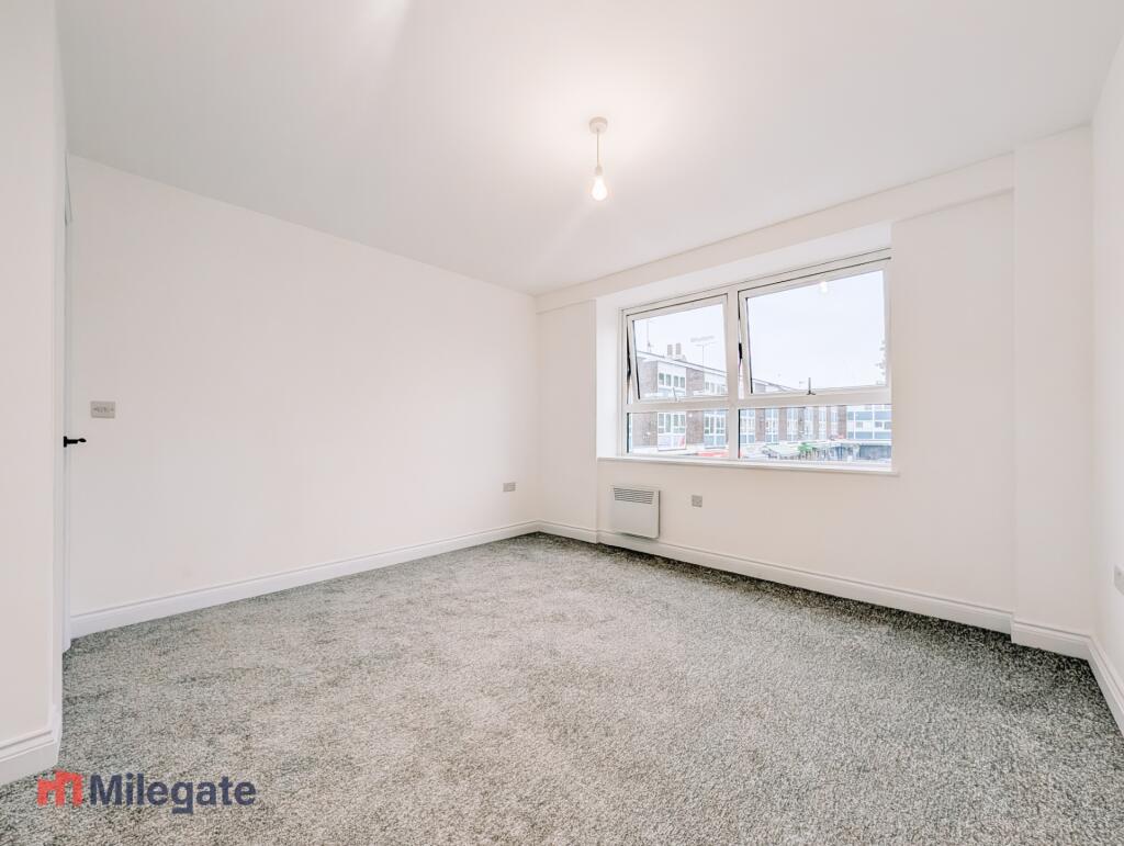 Apartment in Southend-on-Sea - View 2