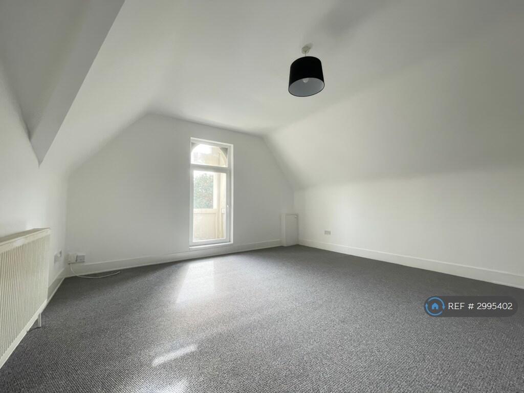Apartment in Portsmouth - View 3