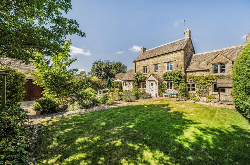 Main image of property: Heritage Cottage, Ascott-Under-Wychwood