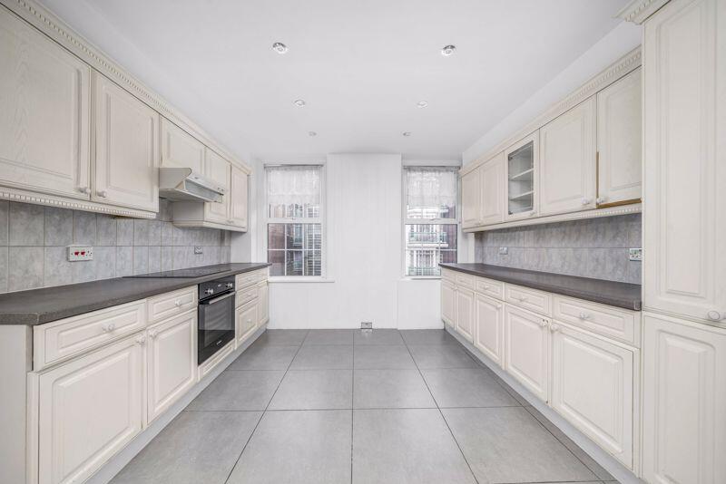 Apartment in London, City of Westminster - View 4