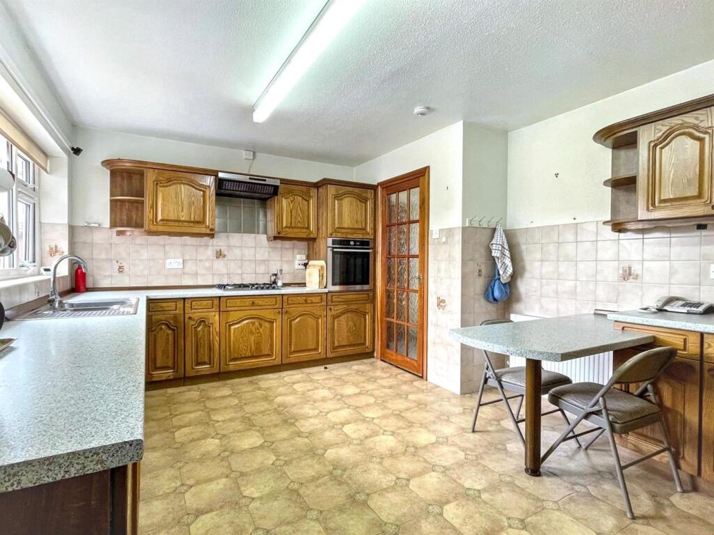 House in Staffordshire Moorlands, Leek - View 4