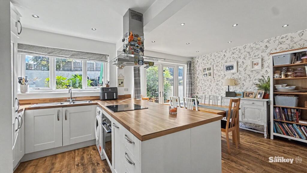 House in Mansfield, Berry Hill - View 2
