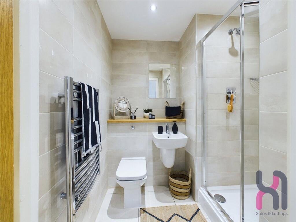 32 Frederick Road, Salford, M6 photo 4