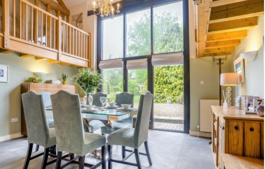 House in Salisbury - View 4